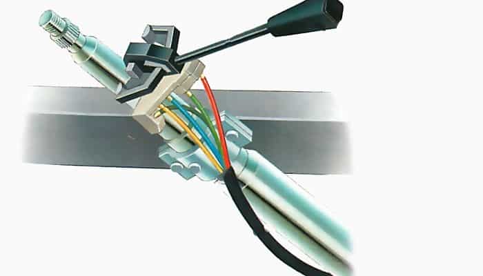 cable y la carcasa del velocímetro