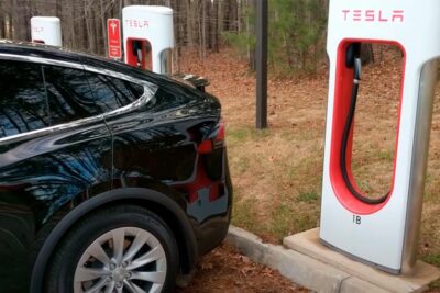 Cúanto cuesta reemplazar o cambiar la batería de un Tesla