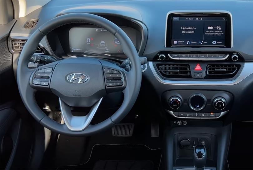 Hyundai HB20 2023 ya disponible en México interior tablero pantalla